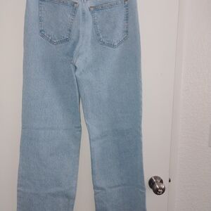JUST REDUCED!! Abercrombie & Fitch Light Wash High Rise Jeans "The 90's Relaxed"